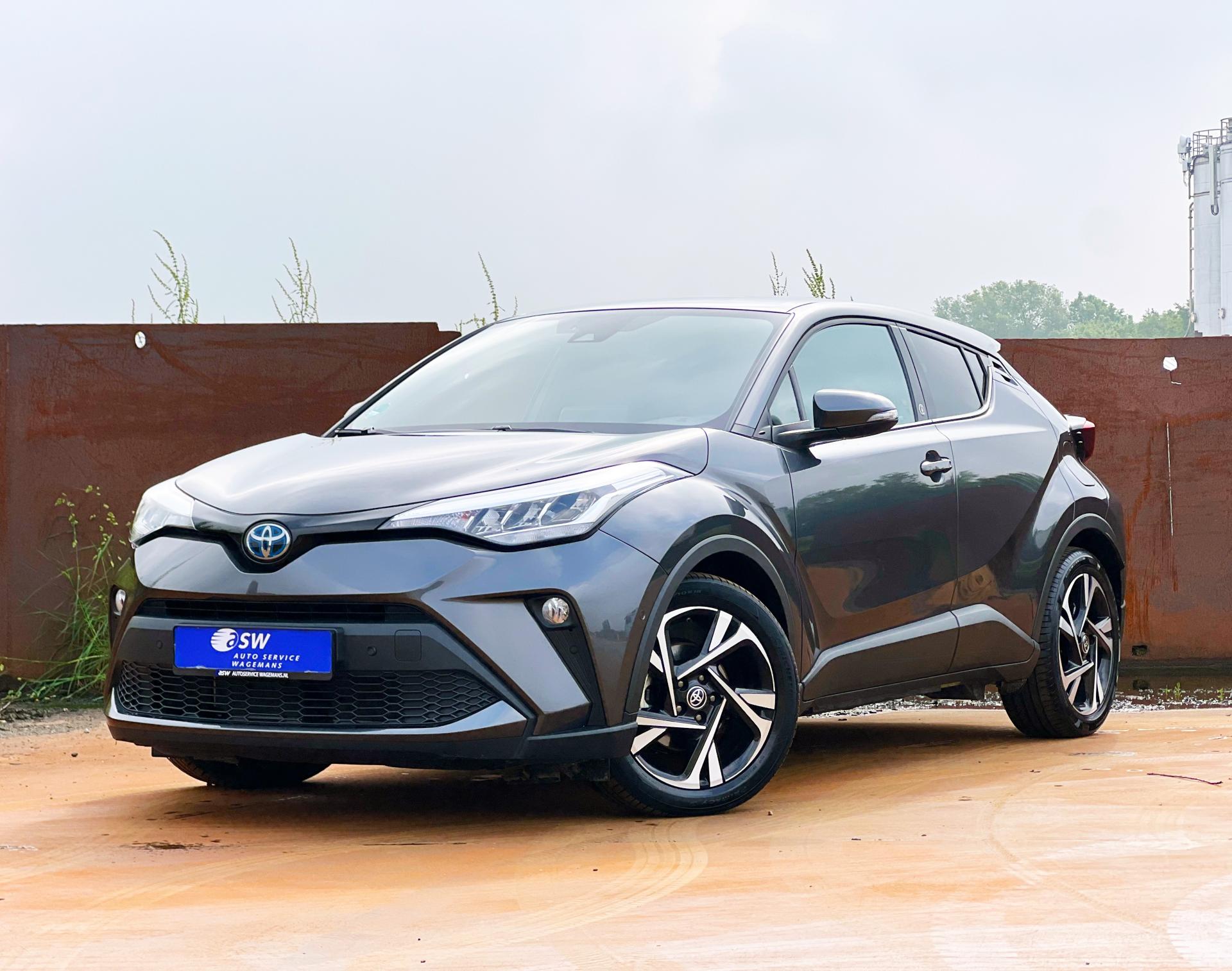 toyota-chr-image-street-folder